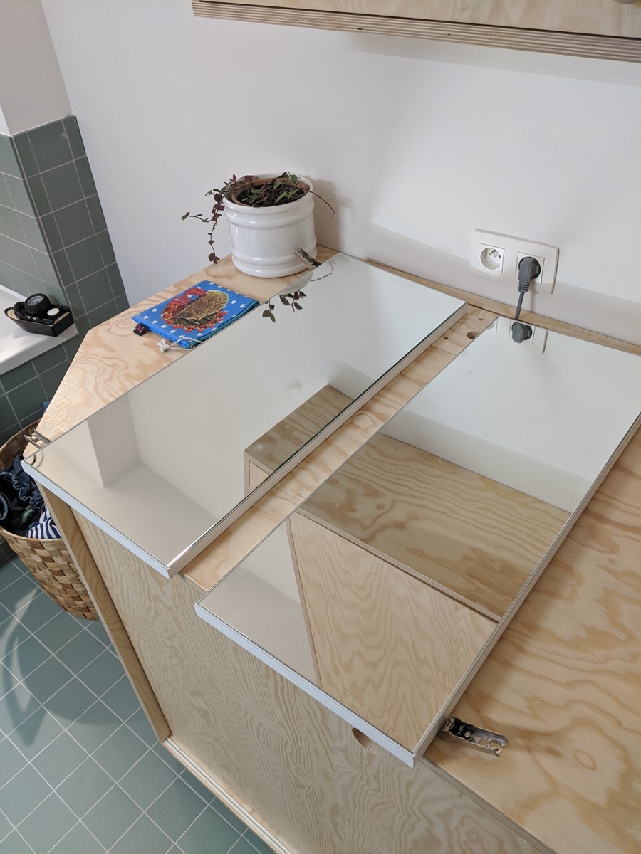 Bathroom mirror cabinet