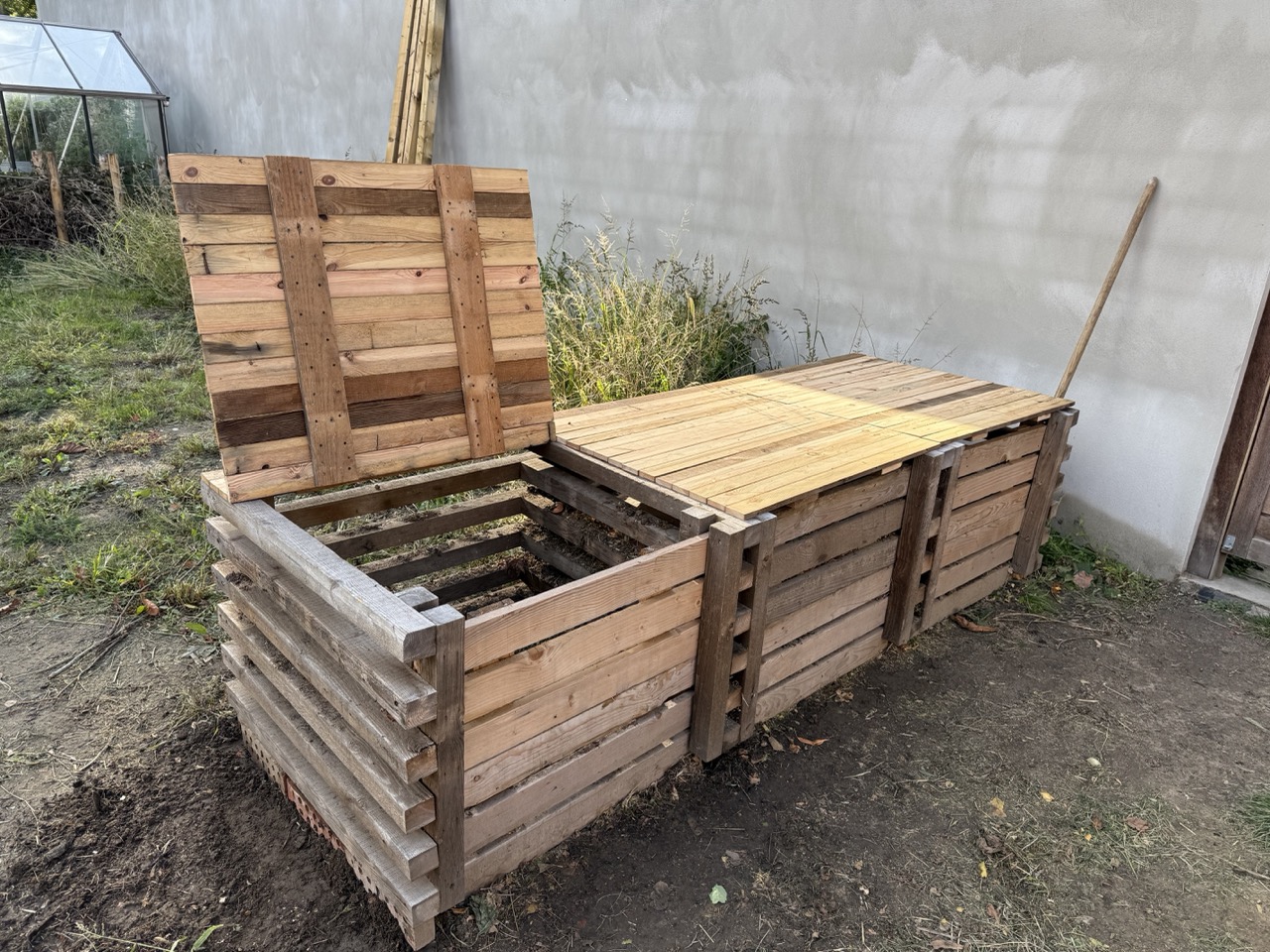 Compost station